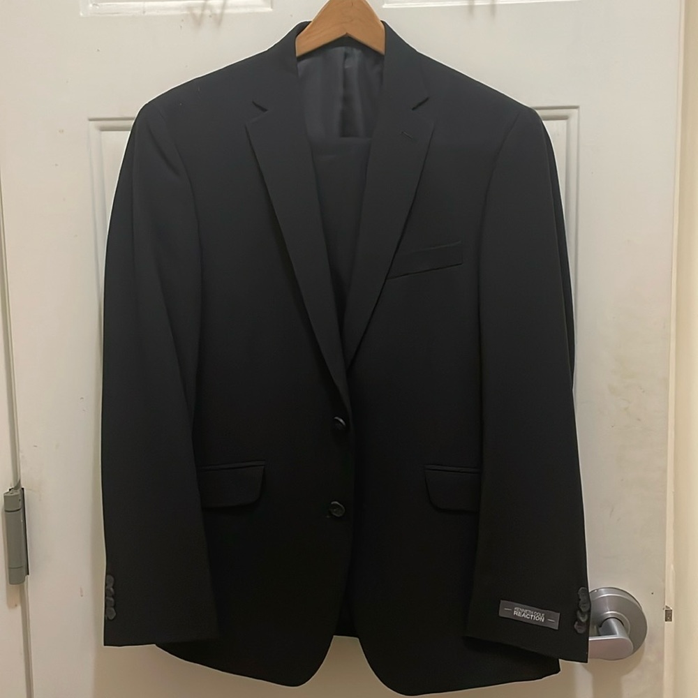 Kenneth Cole Reaction 2-piece Black suit; 31 W, 38 Slim 77% polyester 30% rayon.